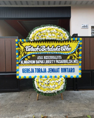 Papan Bunga Duka di Ujung