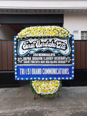 Papan Bunga Duka di Ujung